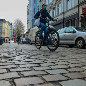 Autoarmes Ottensen; Auch die Zukunft des Kopfsteinpflasters auf der Ottenser Hauptstraße ist noch ungewiss.