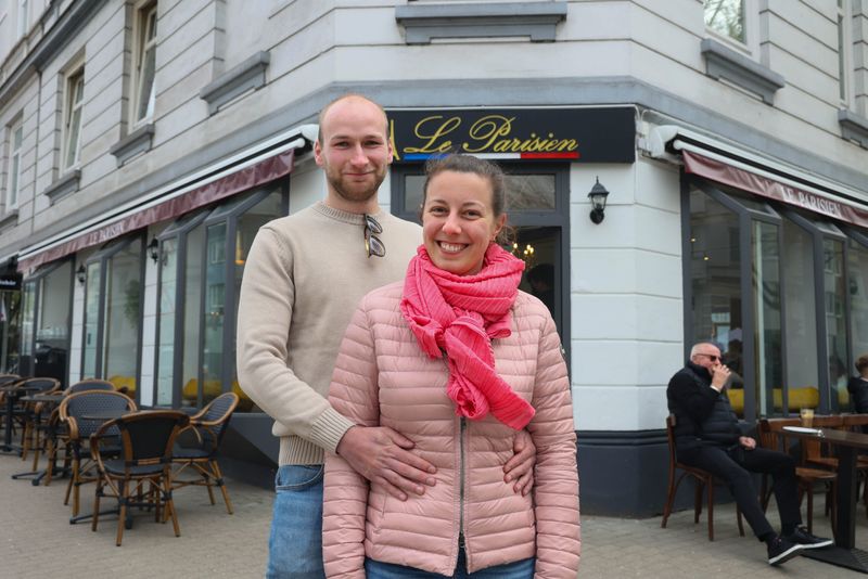 Kai Schrum (30) und Diana Funk (28) sind aus Hummelsbüttel nach Winterhude gefahren, um dort den Sonntag zu verbringen. „Hier gefällt es uns einfach gut“.