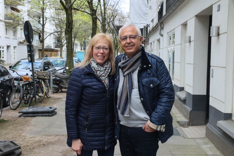 Margitta (60) und Khosrow Hilmer (64), sie Diät-Assistentin, er Geschäftsführer eines Öl- und Gasunternehmens, besitzen Wohnungen in Winterhude.