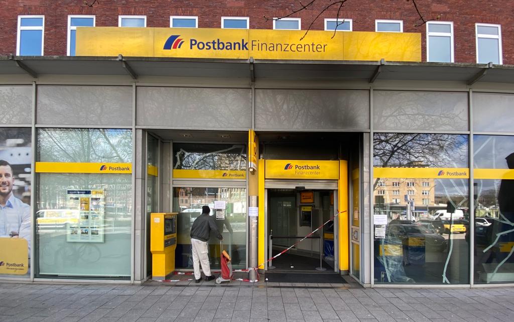 In der Postbank an der Schloßstraße in Hamburg-Wandsbek hat es gebrannt.