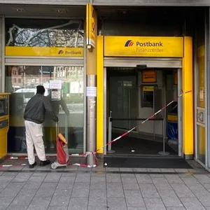 In der Postbank an der Schloßstraße in Hamburg-Wandsbek hat es gebrannt.