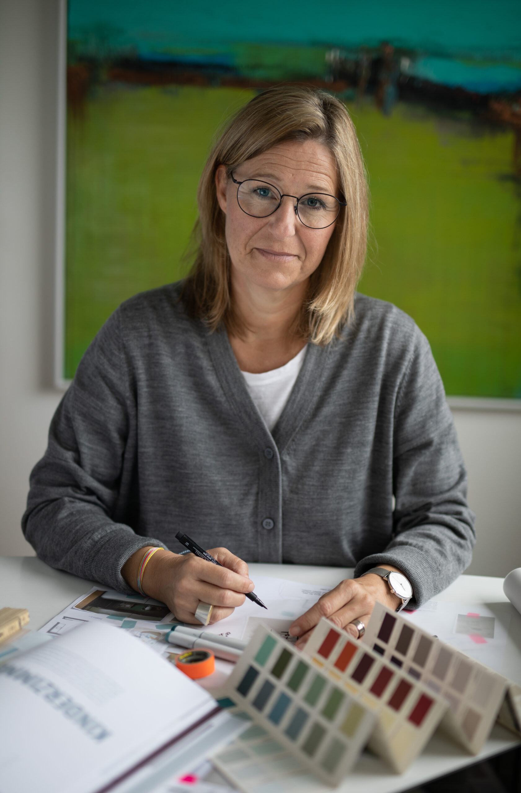 Innen-Designerin Sabine Stiller bei der Arbeit