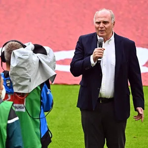 Im August 2021 meldete sich Uli Hoeneß zum Andenken an den verstorbenen Gerd Müller zu Wort.