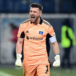 Torwart Daniel Heuer Fernandes will mit dem HSV in das DFB-Pokal-Finale.
