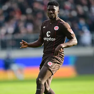 St. Pauli-Profi Afeez Aremu