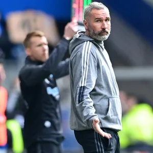 HSV-Trainer Tim Walter (l.)