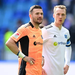 HSV-Torwart Daniel Heuer Fernandes und Abwehrchef Sebastian Schonlau brauchen mal wieder ein Spiel ohne Gegentor.