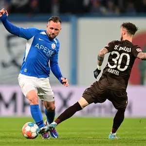 John Verhoek gegen St. Pauli
