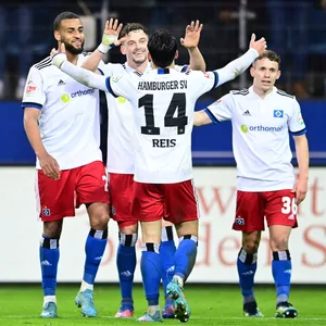 HSV-Profis jubeln gegen Erzgebirge Aue