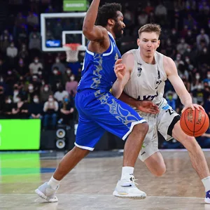 Quantez Robertson verteidigt Justus Hollatz