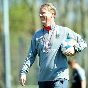 St. Pauli-Trainer Timo Schultz im Training