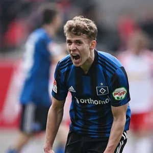 HSV-Profi Anssi Suhonen jubelt