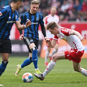 HSV-Profi Sonny Kittel gegen Jahn Regensburg