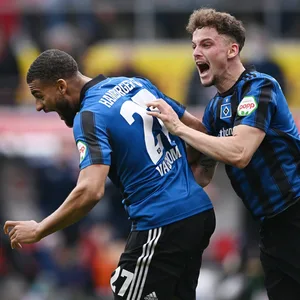 HSV-Verteidiger Moritz Heyer verschuldete in Regensburg ein Gegentor, Abwehrspieler Josha Vagnoman traf zur HSV-Führung.