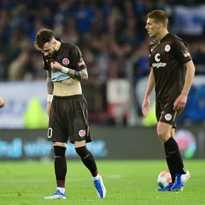 Enttäuschte Kiezkicker nach der 1:2-Heimpleite gegen Darmstadt