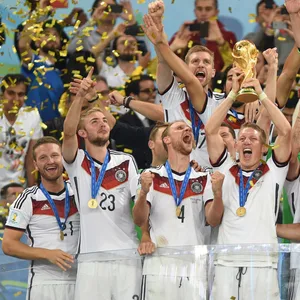 Die Deutsche Nationalmannschaft feiert den WM-Titel 2014