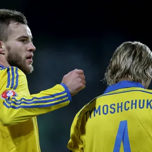 Andriy Yarmolenko und Anatoliy Tymoshchuk im Trikot der ukrainischen Nationalmannschaft