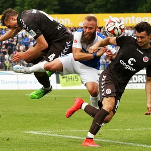 Philipp Ziereis (l.) war schon 2015 dabei, hier gemeinsam mit Enis Alushi gegen den Darmstädter Marco Sailer .