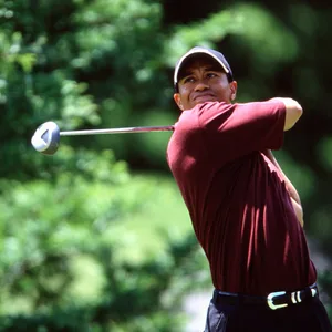 Tiger Woods im Jahr 2001 nach einem Abschlag