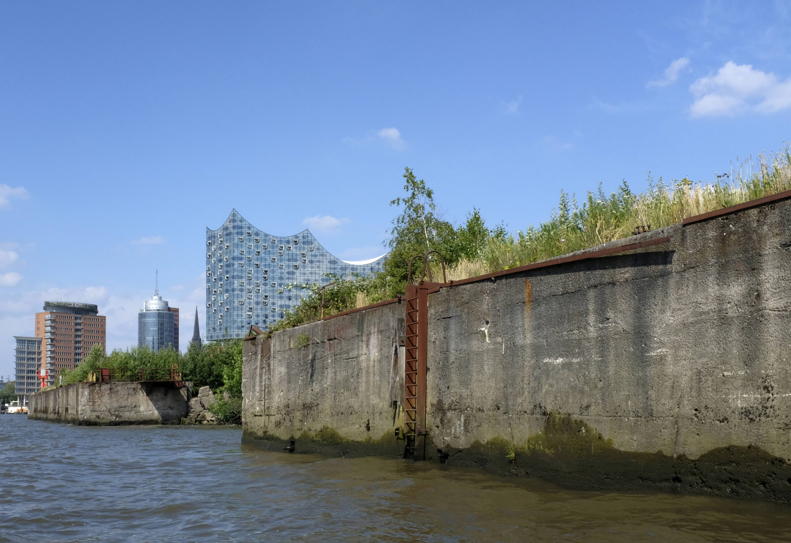 Die Sanierung von Hamburgs Kaimauern könnte bis zu 2,5 Milliarden Euro kosten. (Symbolbild)