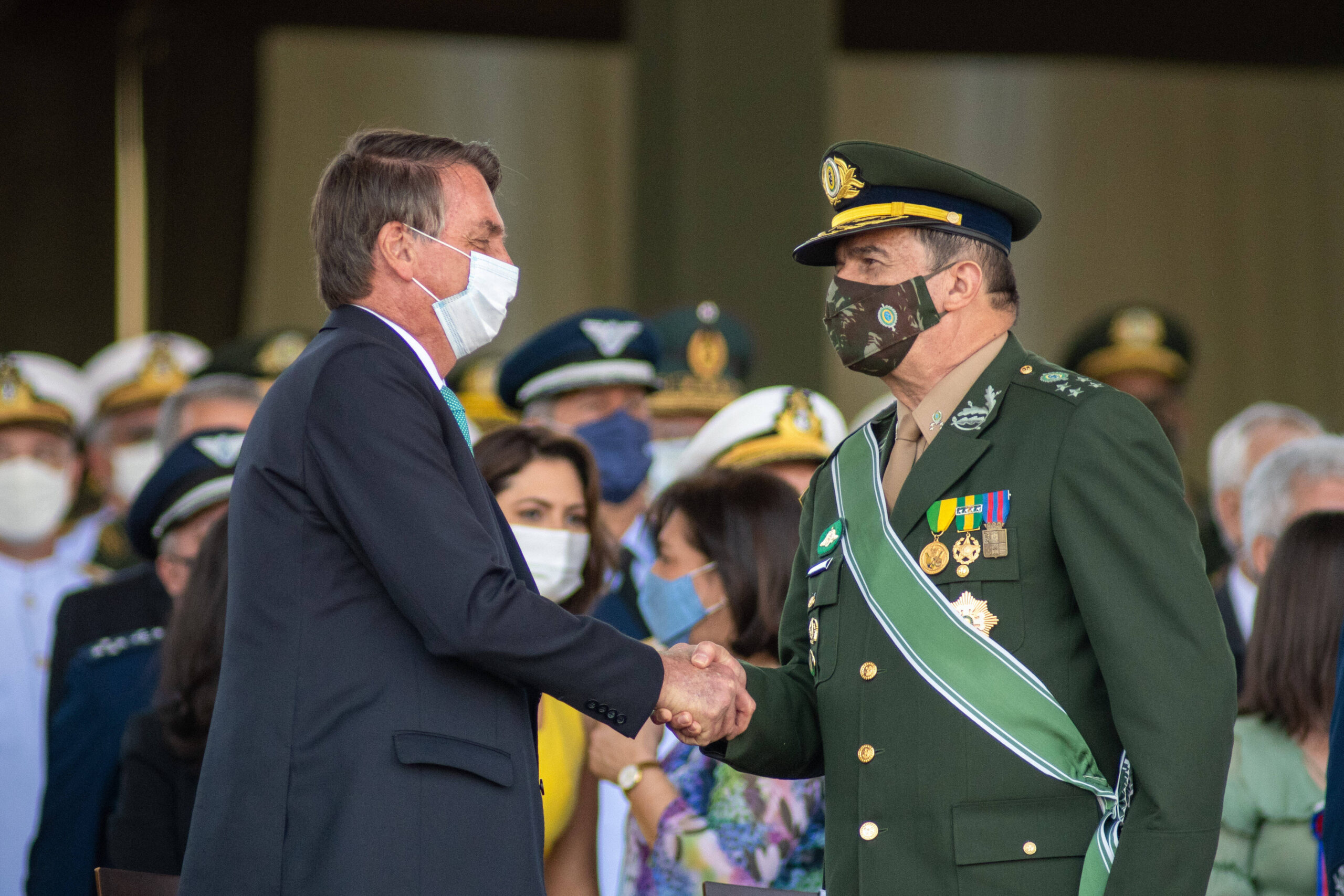 Die Armee von Brasiliens Präsident Jair Bolsonaro jede Menge Potenzipillen und Penis-Prothesen bestellt haben.