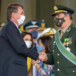 Die Armee von Brasiliens Präsident Jair Bolsonaro jede Menge Potenzipillen und Penis-Prothesen bestellt haben.