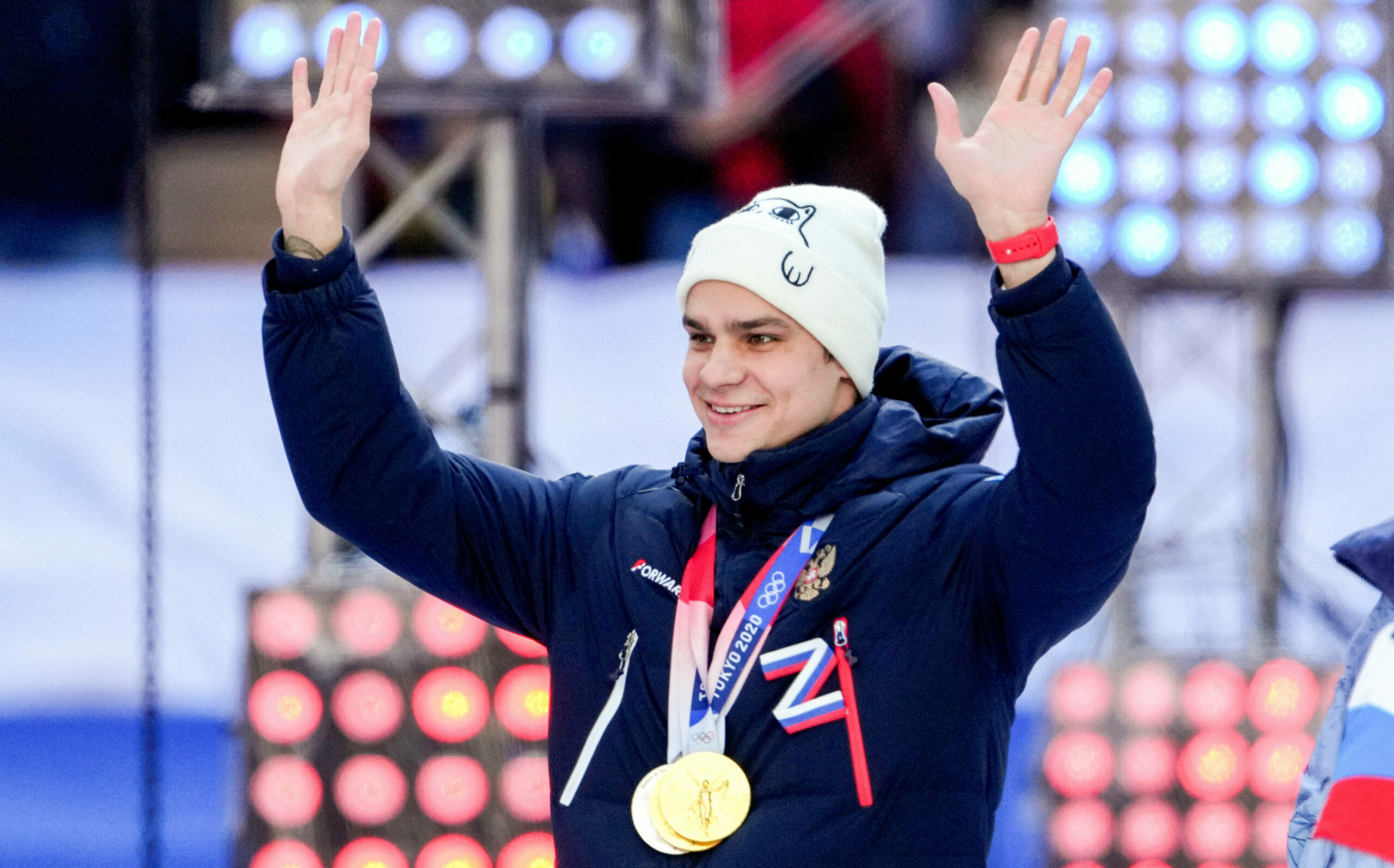 Der russische Schwimmer Evgeny Rylov bei einer Putin-Kundgebung Mitte März: Er trägt das „Z“-Symbol auf der Brust.