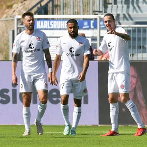 Guido Burgstaller, Daniel-Kofi Kyereh und Jackson Irvine