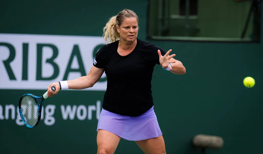 Tennis Spielerin Kim Clijsters vor Rückhandschlag