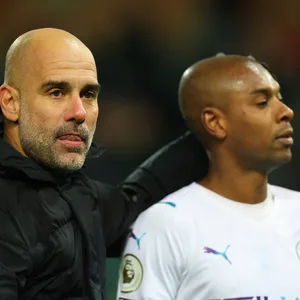 Pep Guardiola und Fernandinho von Manchester City