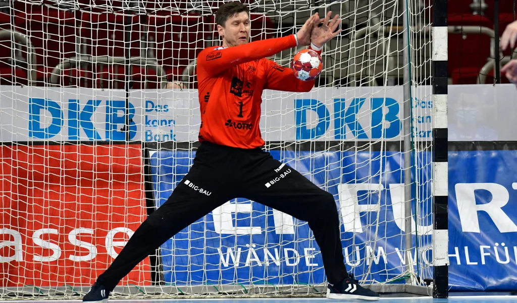 THW Kiel Torhüter Niklas Landin wehrt einen Wurf ab