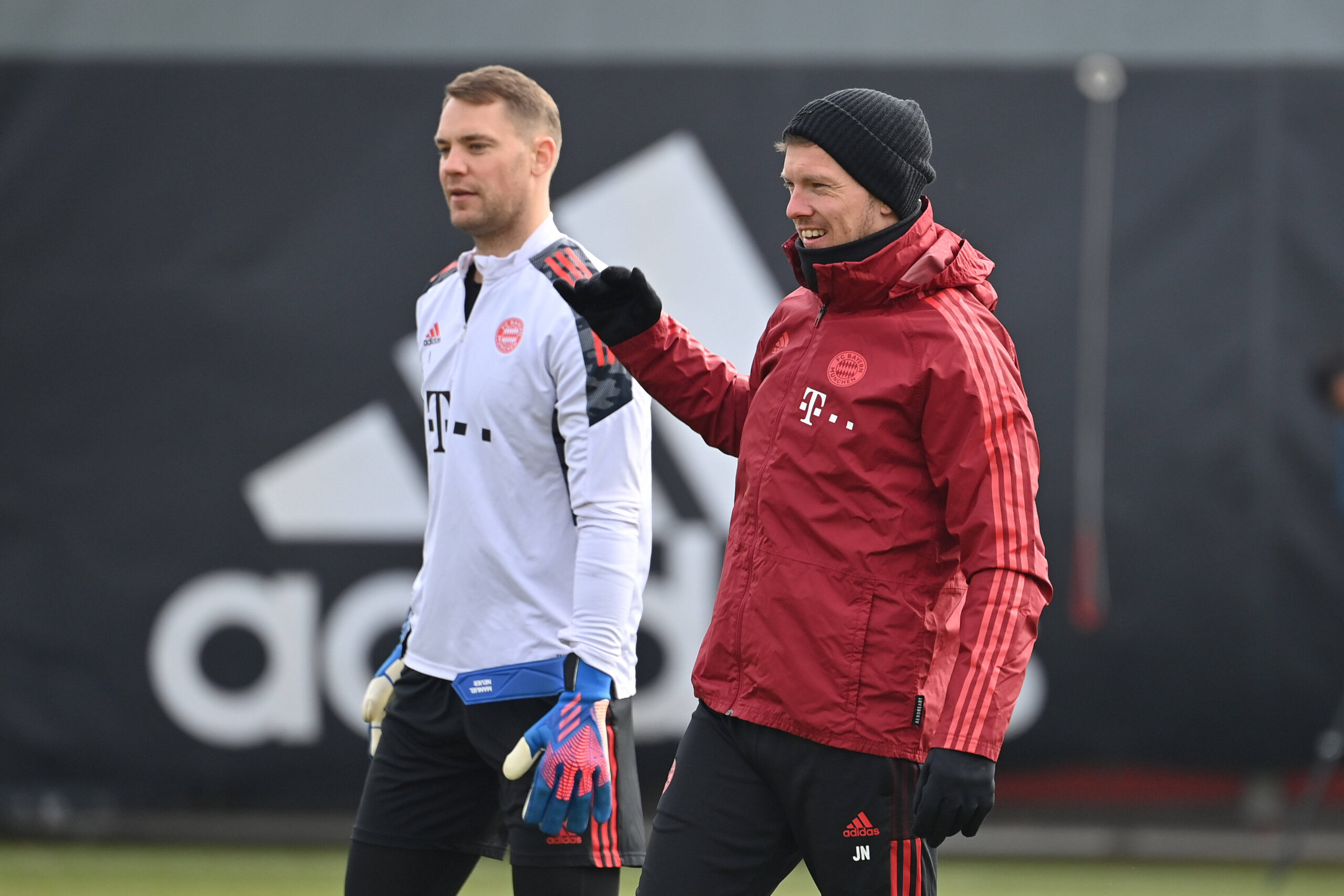 Manuel Neuer und Julian Nagelsmann auf dem Trainingsplatz