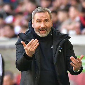 HSV-Trainer Tim Walter ist von seinem Weg weiterhin komplett überzeugt.