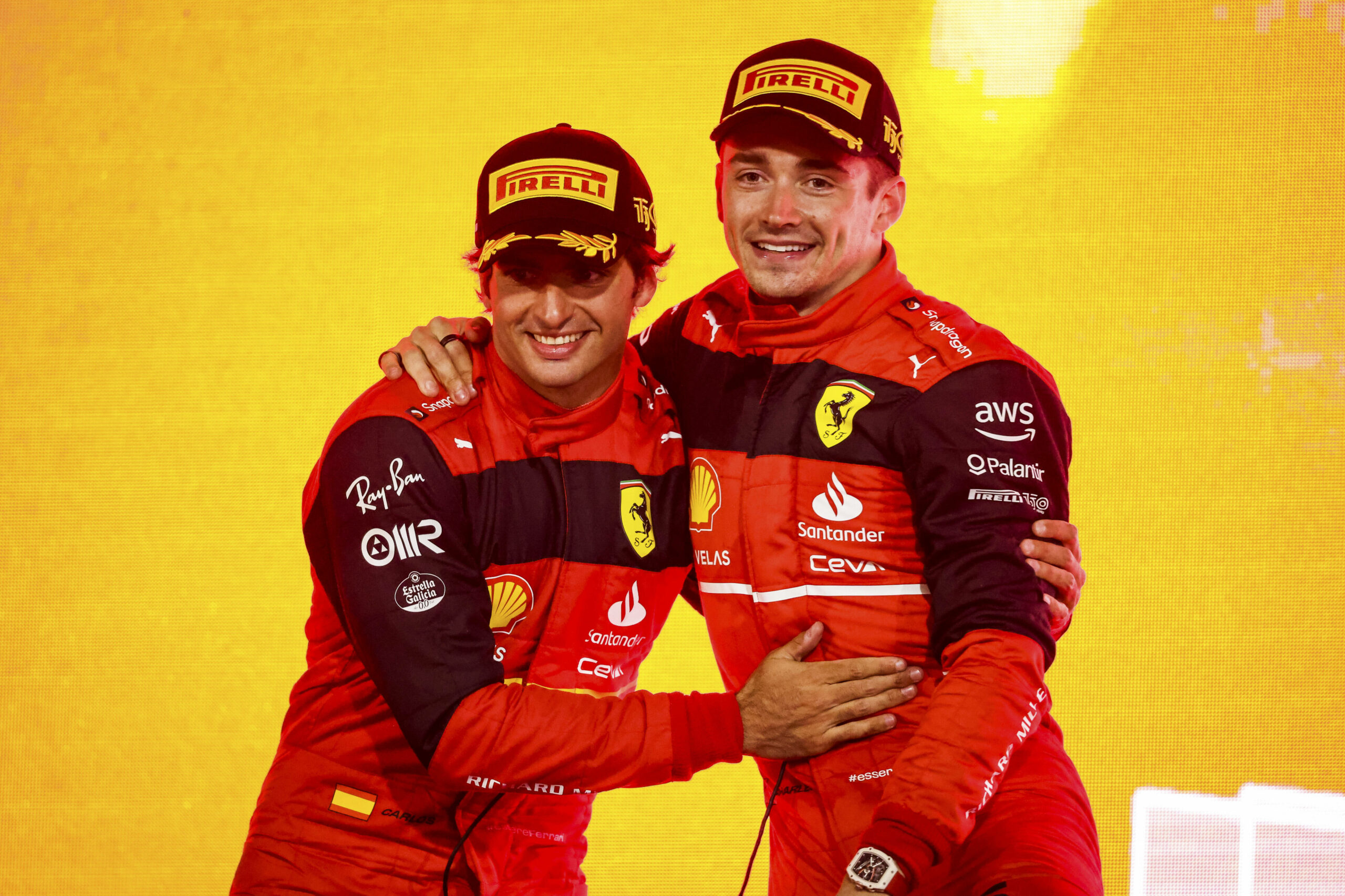 Formel-1-Fahrer Carlos Sainz und Charles Leclerc von Ferrari