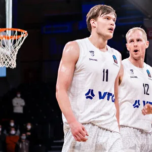 Towers-Spieler Kotsar, Hinrichs, DiLeo und Brown