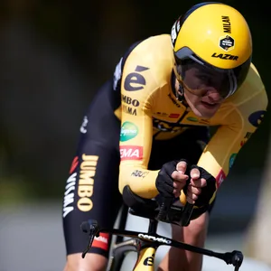 Milan Vader während der Baskenlandtour im gelben Trikot des Jumbo-Visma-Teams