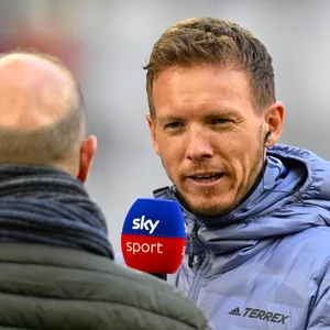 Bayern Trainer Julian Nagelsmann am SKY-Mikrofon