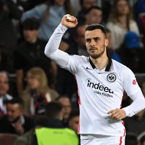 Großer Jubel: Filip Kostic traf beim 3:2 der Frankfurter Eintracht in Barcelona doppelt.