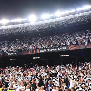 Rund 30.000 Eintracht-Fans sollen beim Europa League-Spiel in Barcelona im Stadion gewesen sein.