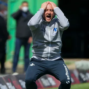 Torsten Lieberknecht musste sich im letzten Spiel gegen Schalke über eine Niederlage und seine Gelbsperre ärgern.