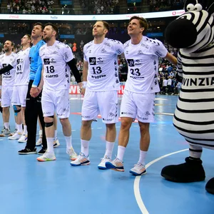 Der THW Kiel bejubelt den insgesamt zwölften Pokalsieg.