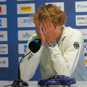 Alexander Zverev enttäuscht mit Händen vor dem Gesicht