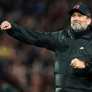Jürgen Klopp beim Jubeln mit den Fans