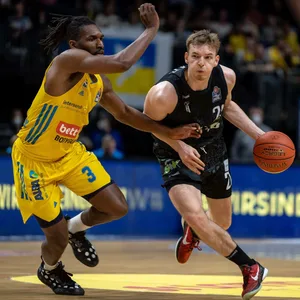 Jaleen Smith verteidigt Justus Hollatz