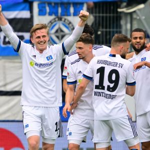 Großer HSV-Jubel in Ingolstadt.. Selbst Mikkel Kaufmann hat diesmal ein Tor erzielt.