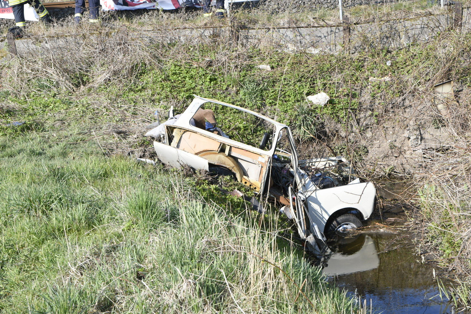 Der Fahrer des Trabants verstarb nach der Kollision mit der Bahn noch vor Ort.