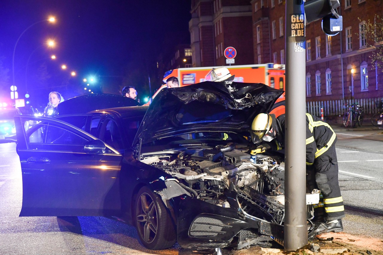 An der Stresemannstraße (Altona) kam es am späten Dienstagabend zu einem Unfall.