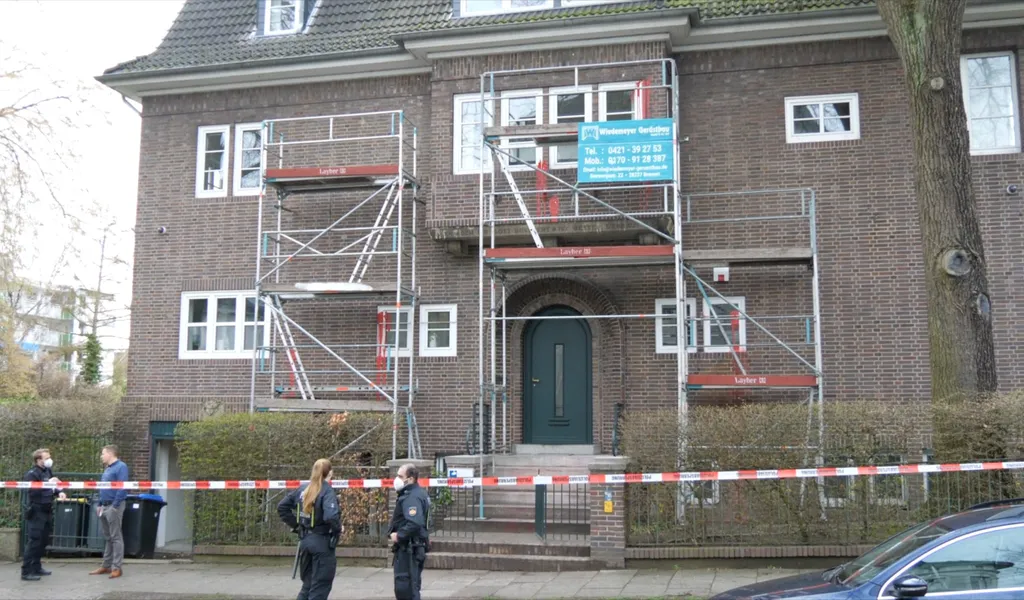 Die Polizei ist nach einem Angriff – möglicherweise mit Buttersäure-Behältern – auf ein Rheinmetall-Gebäude in Bremen im Einsatz.