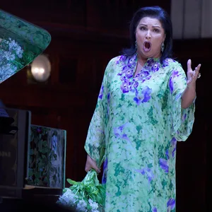 Trotz Kritik will die russische Star-Sopranistin Anna Netrebko im September in Hamburg auftreten.