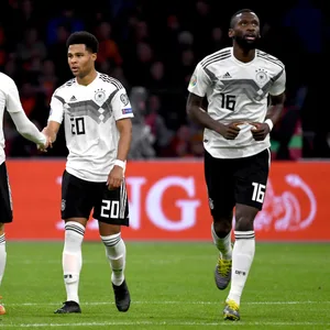 Antonio Rüdiger und Serge Gnabry